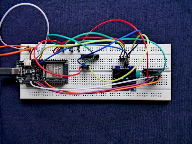 breadboarding in tinkercad